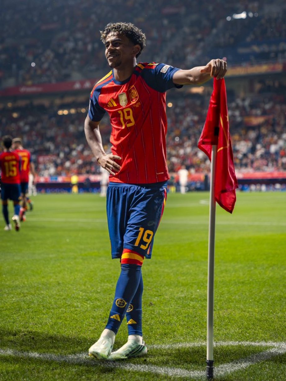 Lamine Yamal celebrando el 1-0